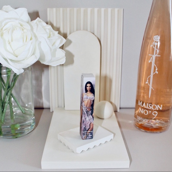 KYLIE COSMETICS Kendall Lip Gloss - Picture 3 of 4